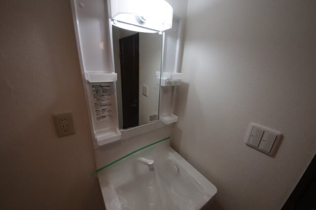 物件内観写真24　(明るい洗面所です)