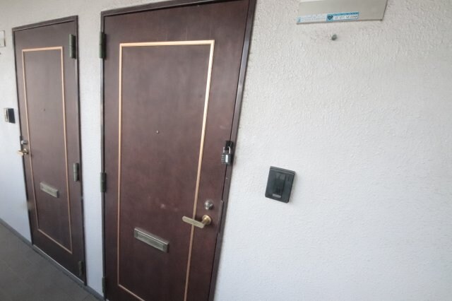 物件内観写真29　(明るい玄関です)