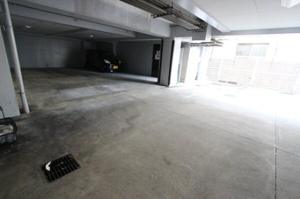 駐車場(駐車場に車を止められます)