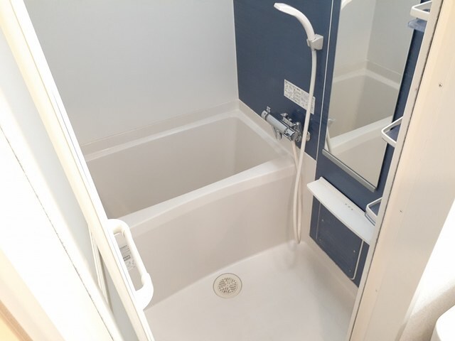 物件内観写真5　(コンパクトで使いやすいお風呂です)