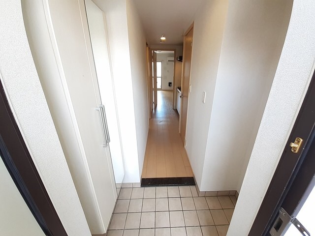 物件内観写真8　(落ち着いた玄関です)