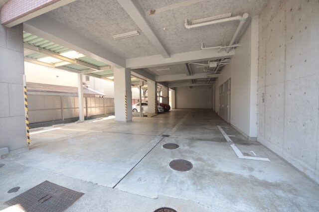 物件外観写真2　(駐車場に車を止められます)