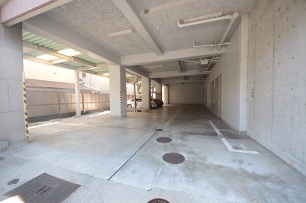 駐車場(駐車場に車を止められます)