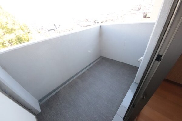 バルコニー(広々としたバルコニーです)