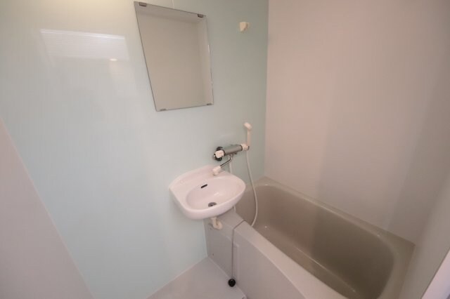 物件内観写真8　(コンパクトで使いやすいお風呂です)