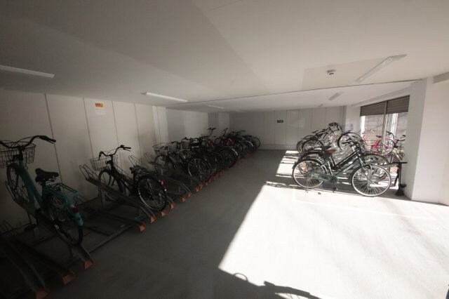 物件外観写真4　(落ち着いたロビーです)