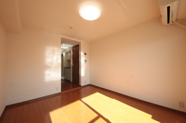 物件内観写真22　(おしゃれな居間です)