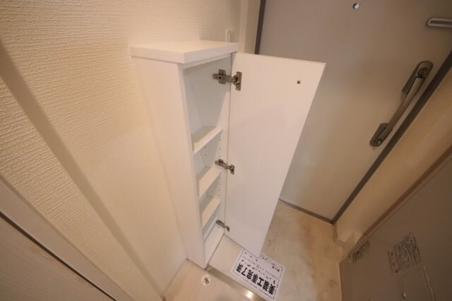 物件内観写真10　(便利な収納スペースです)