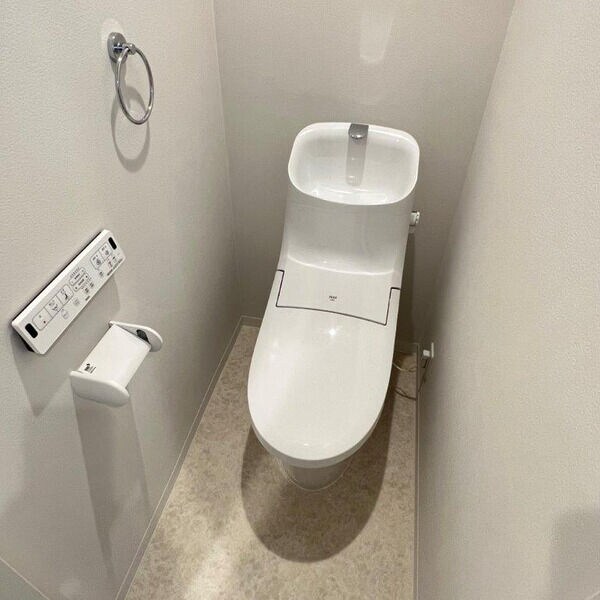 物件内観写真11　(清潔感のあるトイレです)