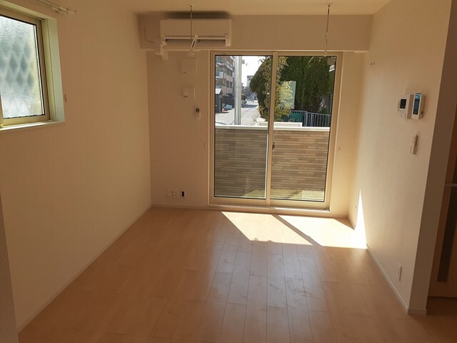 物件内観写真7　(こちらの居間で趣味の時間をお楽しみください)