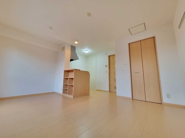 物件内観写真3　(使いやすいリビングです)