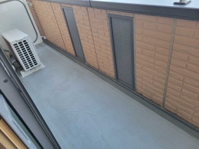 物件内観写真12　(暖かな日差しのふりそそぐバルコニー)