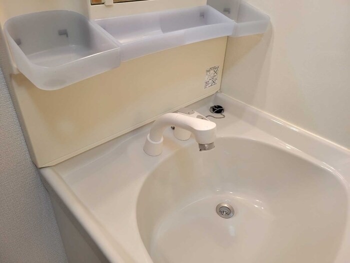 物件内観写真18　(明るい洗面所です)