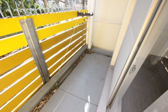 物件内観写真18　(暖かな日差しのふりそそぐバルコニー)