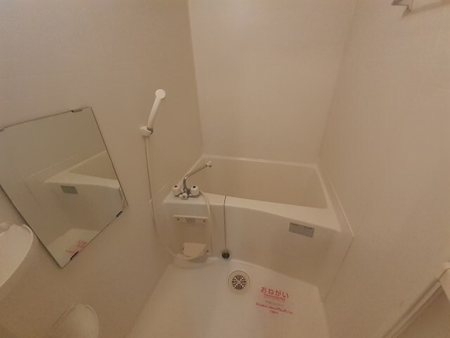 物件内観写真3　(ゆったり過ごせるお風呂です)