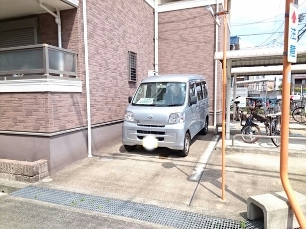 駐車場(駐車場に車を止められます)