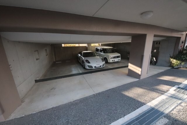 物件外観写真2　(駐車場があります)