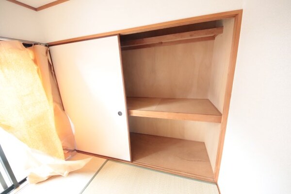収納(小物を収納するのに便利です)