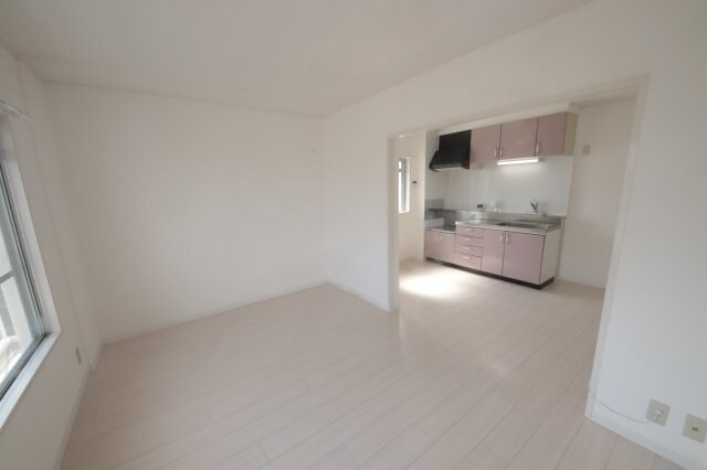 物件内観写真19　(落ち着いた色調の寝室です)