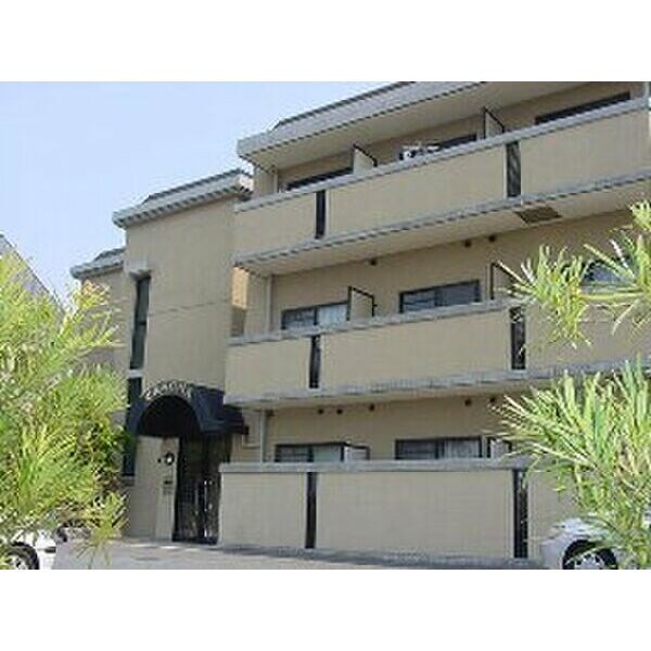 物件外観写真4　(外観もきれいです)