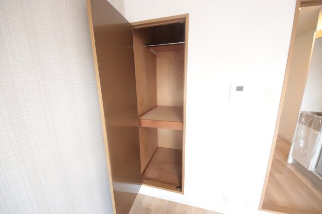 物件内観写真7　(たっぷりとした収納スペースです)