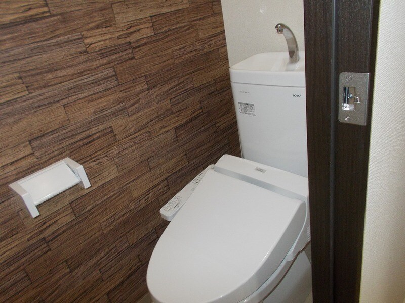 物件内観写真7　(落ち着いた色調のトイレです)