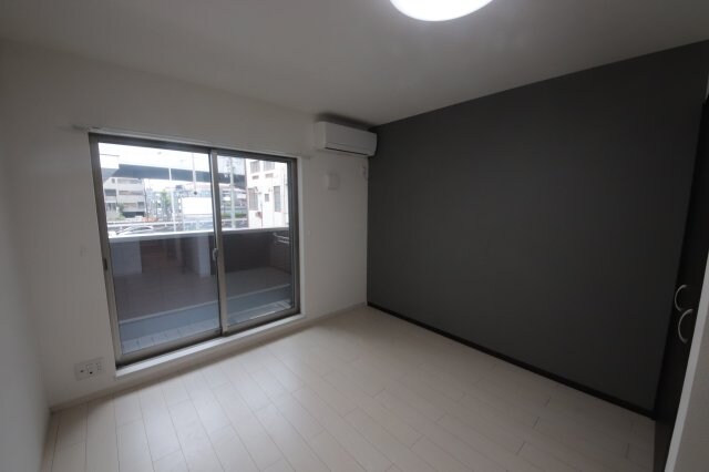 物件内観写真3　(ゆったりとしたリビングです)