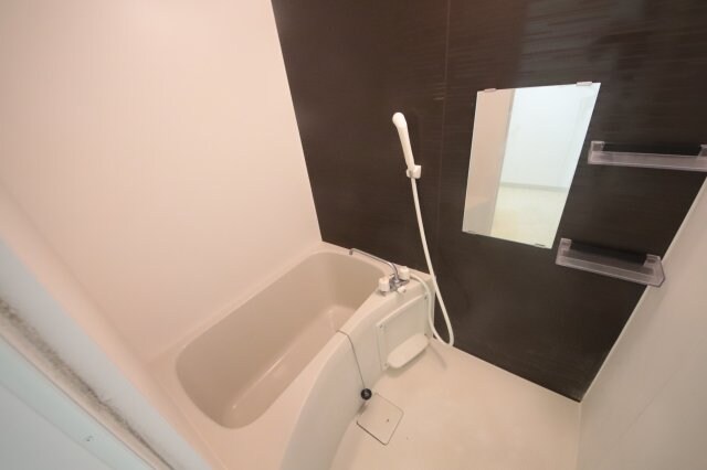 物件内観写真6　(きれいなお風呂です)