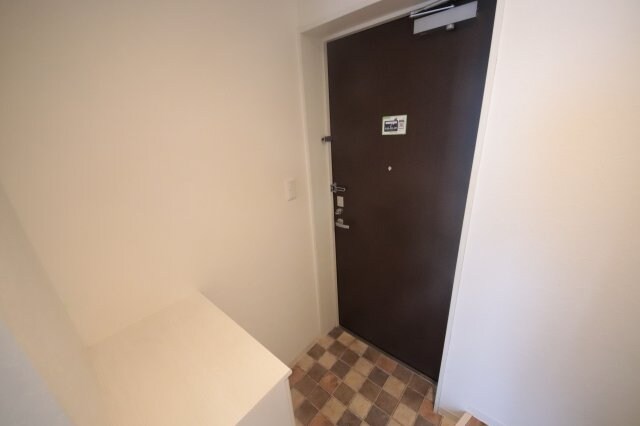 物件内観写真7　(シンプルで使いやすい玄関です)