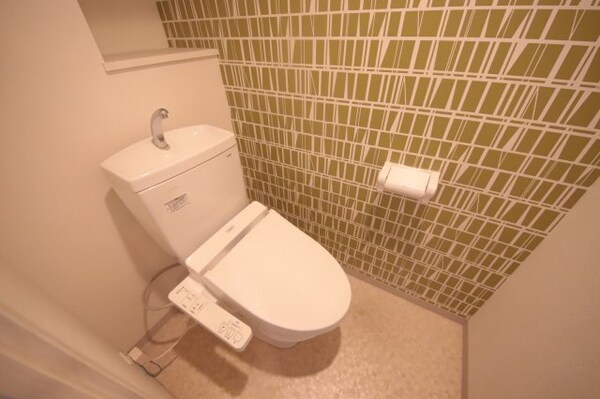 トイレ(落ち着いた色調のトイレです)