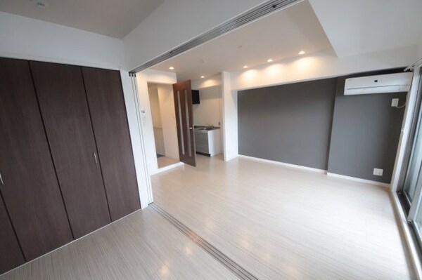 居室(こちらのリビングで趣味の時間をお楽しみください)