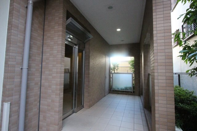 物件外観写真2　(毎日通るエントランスはこのようになっています)