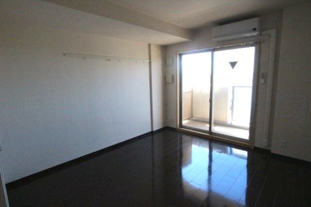 物件内観写真7　(ゆったりとした居間です)