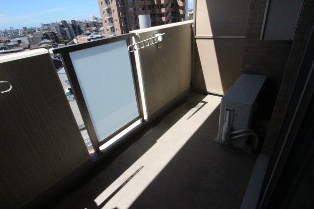 物件内観写真15　(お洗濯にも便利なバルコニー付き)