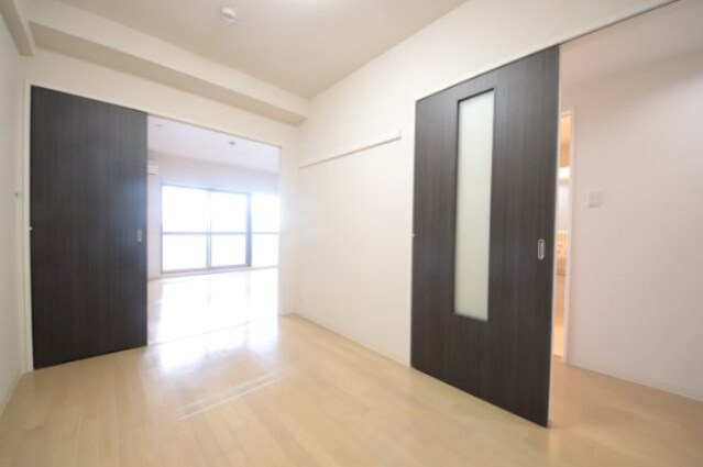 物件内観写真16　(個人の部屋や寝室として使える洋室です)