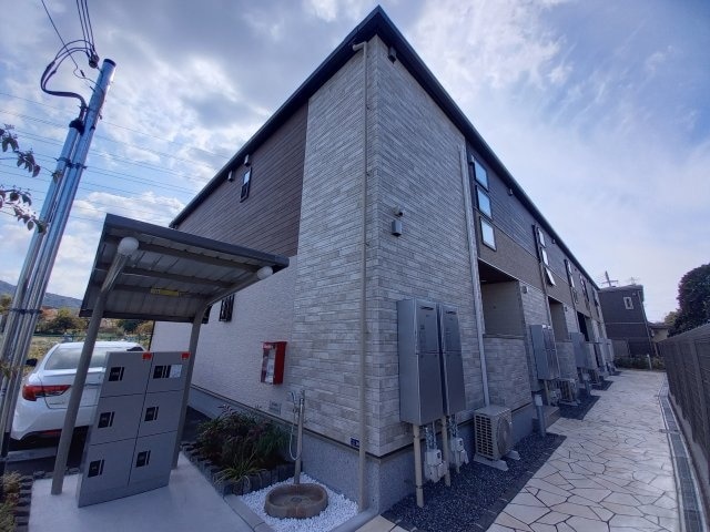 シュシュテラスの物件外観写真