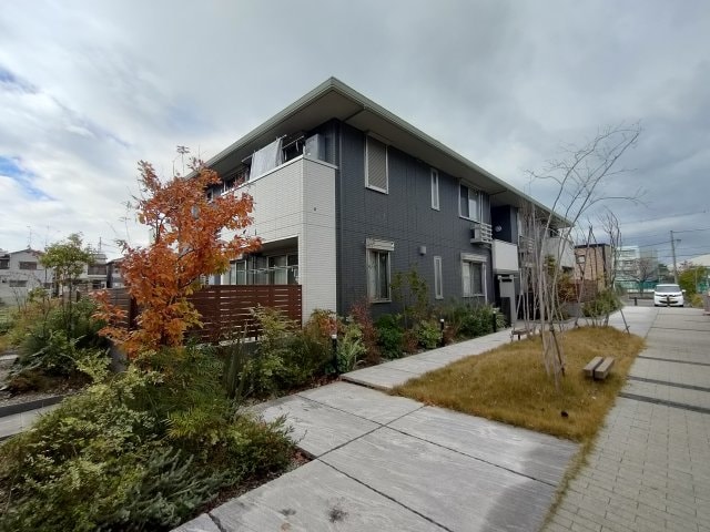 ファミールクレセントA棟の物件外観写真