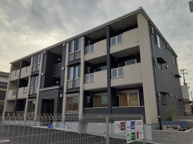 ベア　レジデンスの物件外観写真