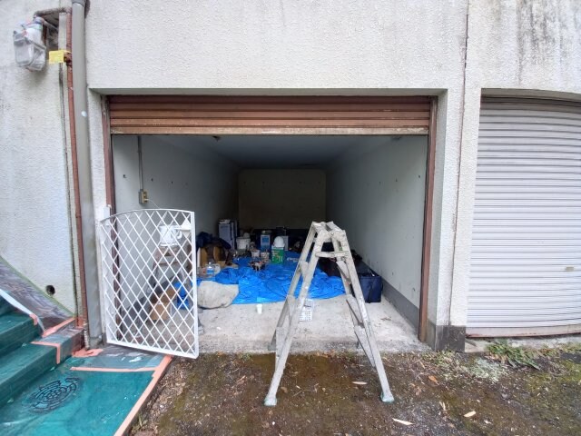 物件外観写真3　(外壁工事中)