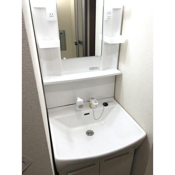 物件内観写真12　(洗面台)