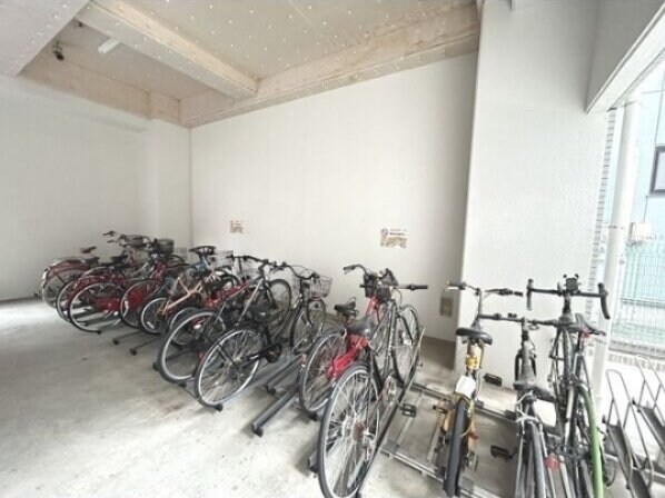 物件内観写真9　(駐輪場)