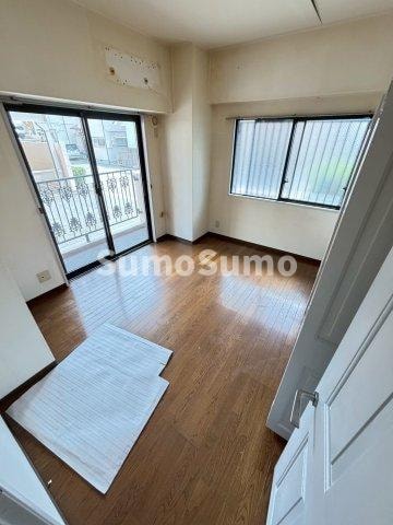 物件内観写真8　(使い勝手のいい寝室です)