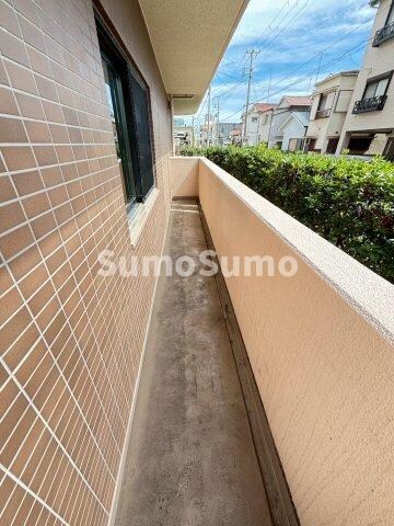 物件内観写真14　(開放的で明るい空間を演出してくれるバルコニーです)