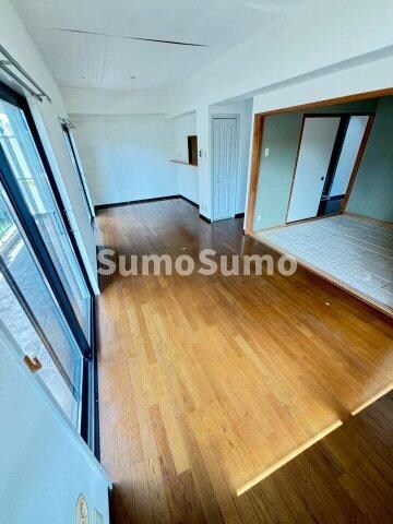 物件内観写真20　(ゆったりとした居間です)