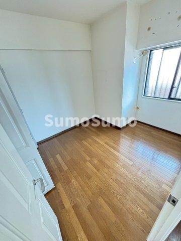 物件内観写真21　(こちらの居間で趣味の時間をお楽しみください)