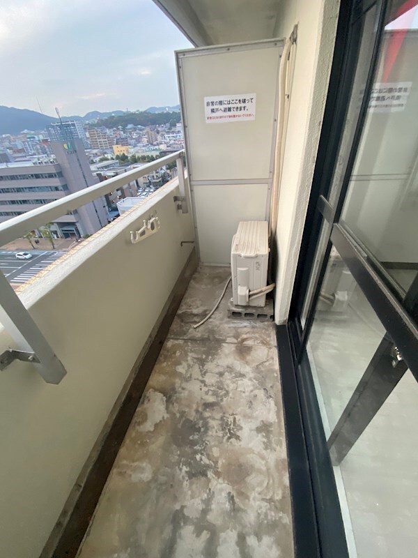 物件内観写真7　(バルコニーからの眺めを楽しみながら食事をしませんか)