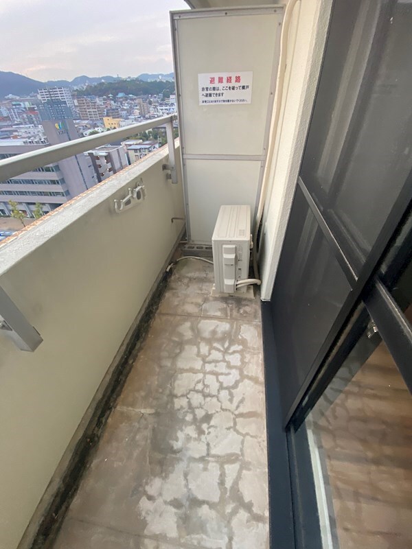 物件内観写真17　(広々としたバルコニーです)