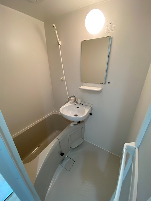 物件内観写真8　(日々の暮らしに欠かせないお風呂です)