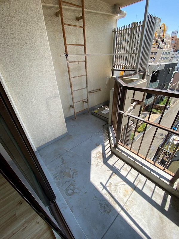 物件内観写真21　(バルコニーからの眺めを楽しみながら食事をしませんか)