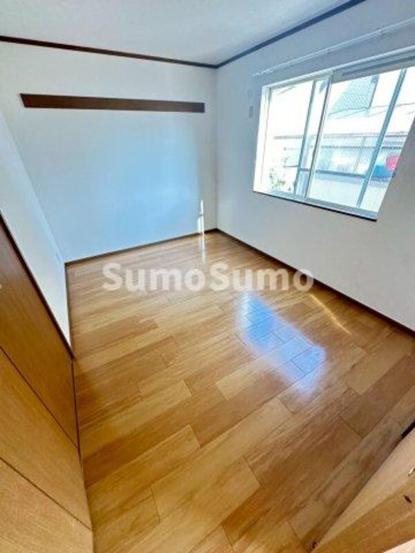 寝室(落ち着いて過ごせるお部屋なので、寝室にいかがでしょうか)